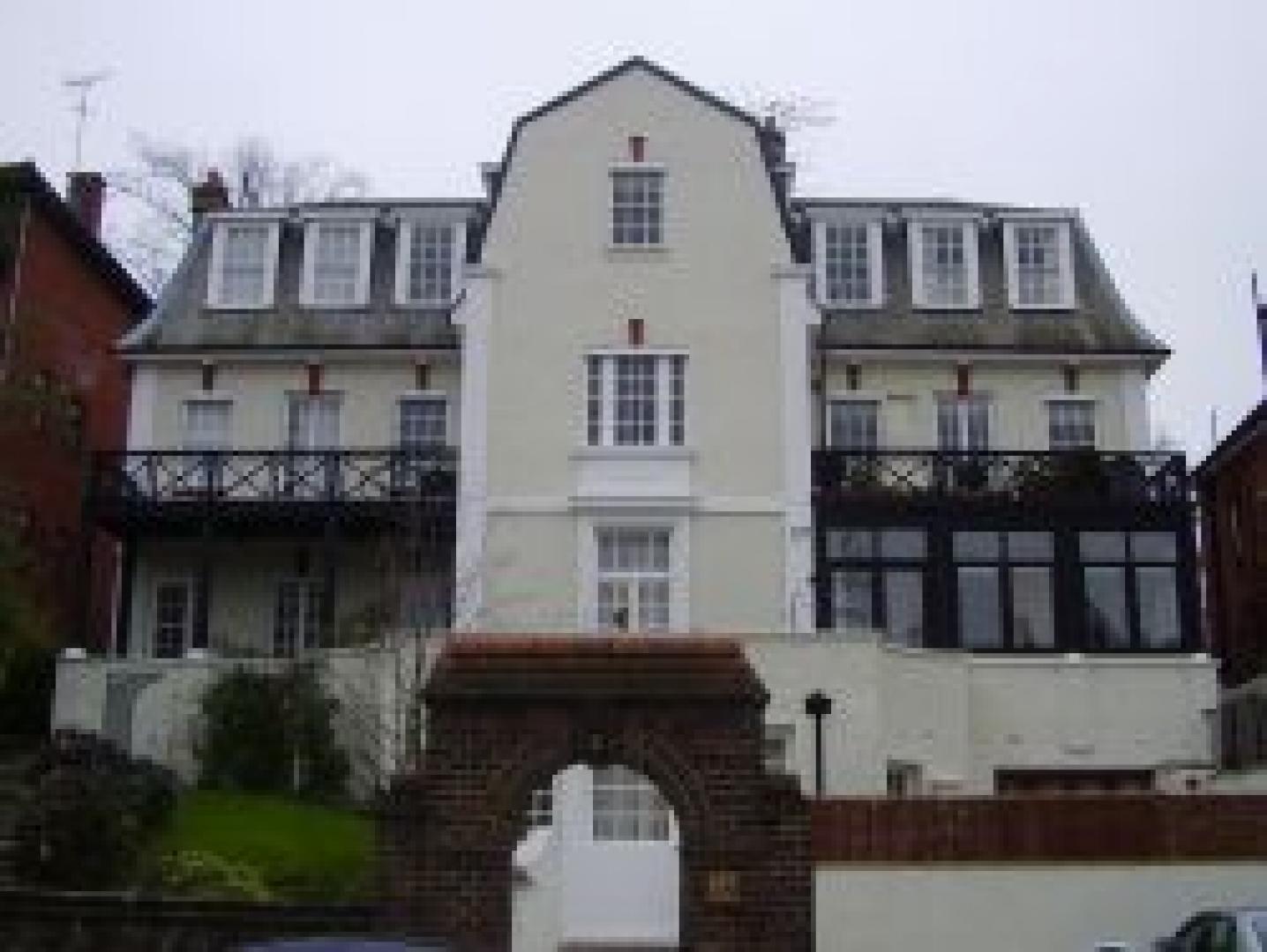 			NEW ON! VIEWINGS ARE HIGHLY RECOMMENDED!, 1 Bedroom, 1 bath, 1 reception House			 Lindfield Gardens, WEST HAMPSTEAD NW6